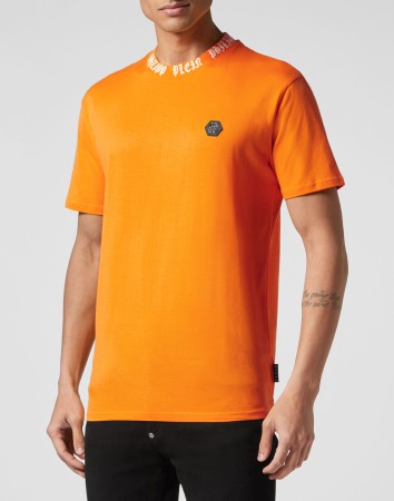 футболка  - мужская одежда с баской 