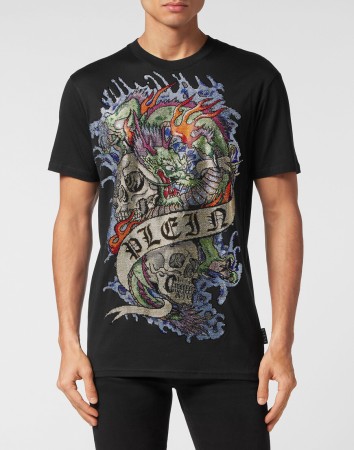 футболка  - мужская одежда с баской 