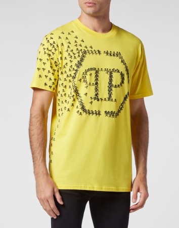 футболка  - мужская одежда с баской 