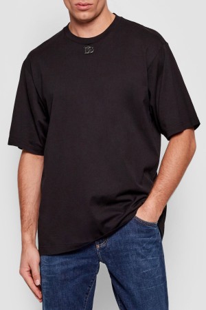 футболка  - мужская одежда с воротом 