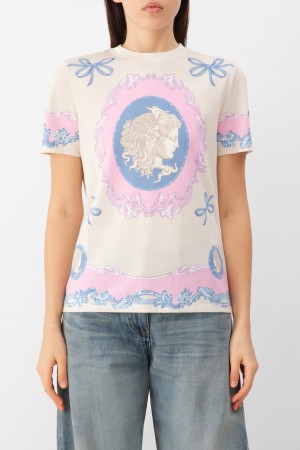 футболка  - женская одежда прилегающая 