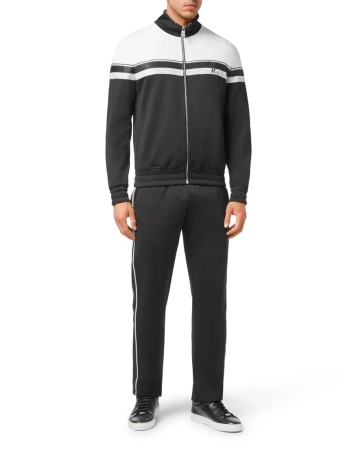 костюм спортивный  фотография