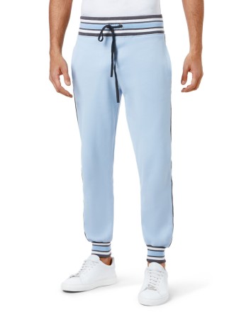 костюм спортивный  фотография