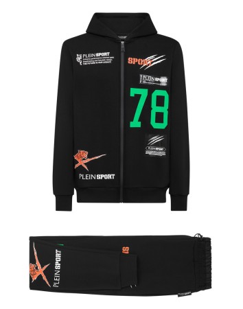 костюм спортивный  фотография