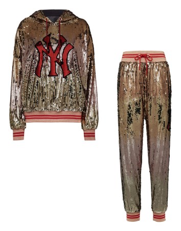 костюм спортивный  фотография