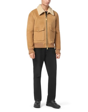 кожаная куртка  - верхняя одежда по распродаже