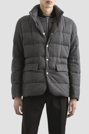 куртка  - верхняя одежда на клепках 