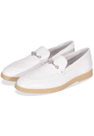 лоферы  - обувь с пряжкой 