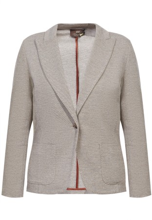 пиджак  - женская одежда однобортная 