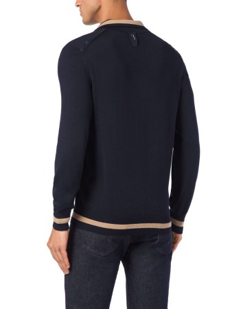 поло с длинным рукавом  фотография