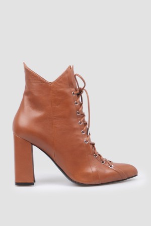 полусапоги  - женская обувь с фигурным вырезом 