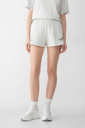 шорты sporty rich модель dodgers serif disco - женская одежда sporty & rich 