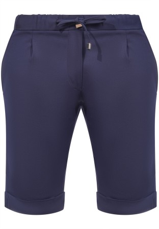 шорты  - мужская одежда со складками 