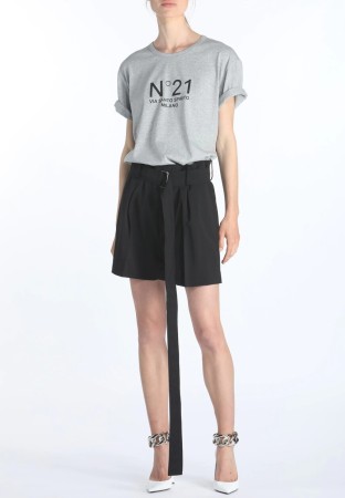 шорты  - женская одежда