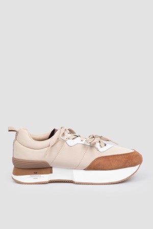 сникеры  - женская обувь с логотипом 