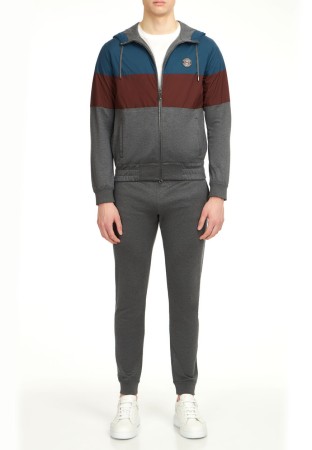 спортивный костюм  фотография