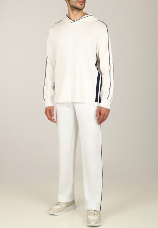 спортивный костюм  - мужская одежда с капюшоном 