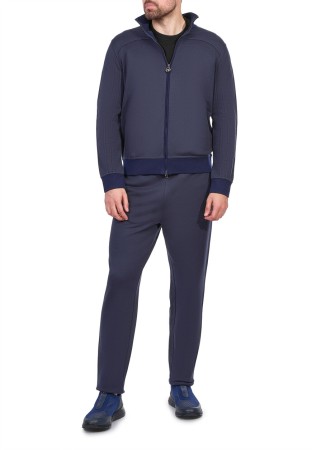 спортивный костюм  - мужская одежда с воротом 