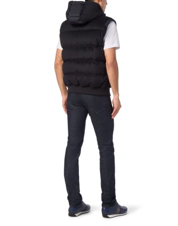 жилет  - мужская верхняя одежда с принтом 