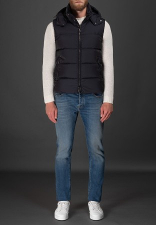 жилет  - верхняя одежда канадская 