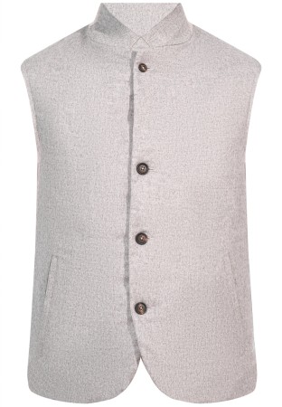 жилет  - мужская верхняя одежда на пуговицах 