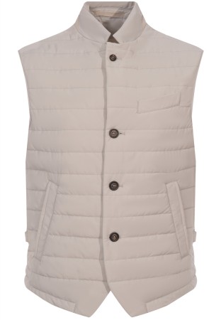 жилет  - мужская верхняя одежда на пуговицах 