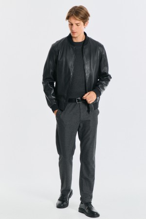 бомбер из натуральной кожи фотография