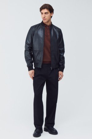 бомбер из натуральной кожи фотография