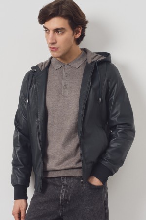 бомбер из натуральной кожи фотография