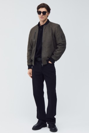 бомбер из натуральной кожи фотография