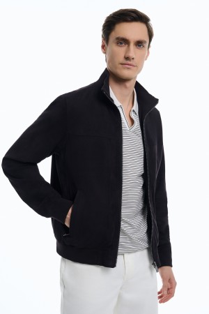 бомбер из натуральной замши фотография