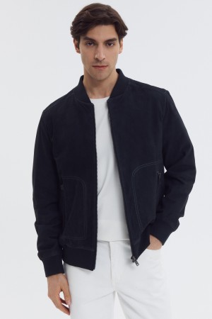 бомбер из натуральной замши фотография