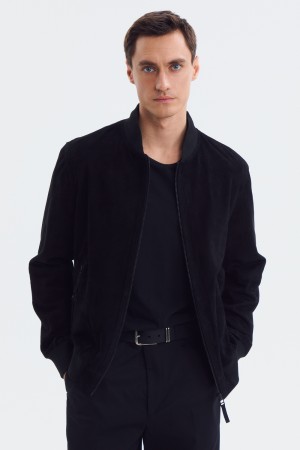 бомбер из натуральной замши фотография