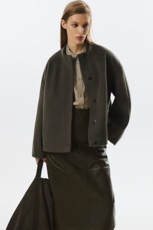 бомбер из пальтовой ткани фотография