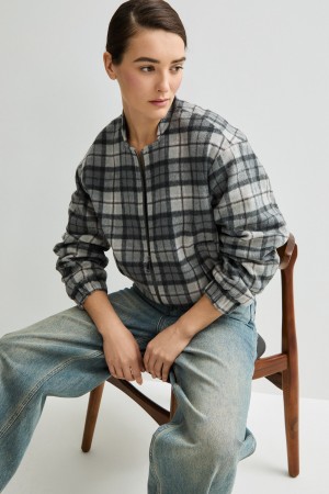 бомбер в клетку фотография