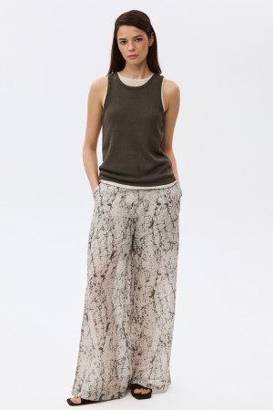 брюки изо льна фотография