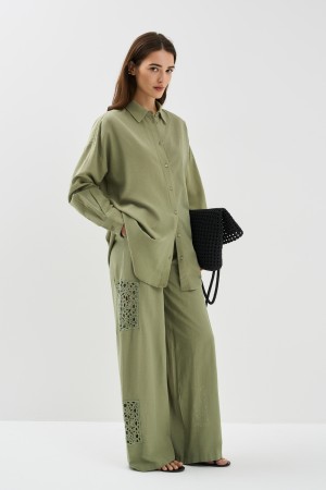 брюки с кружевными вставками фотография