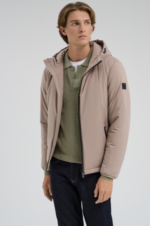 демисезонная куртка с капюшоном фотография