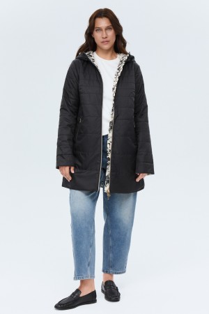 двусторонняя куртка с капюшоном фотография