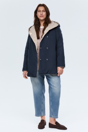 двусторонняя куртка с капюшоном фотография