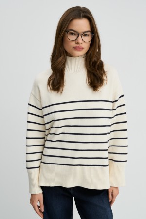 джемпер в полоску фотография