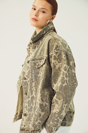 джинсовая куртка с принтом фотография