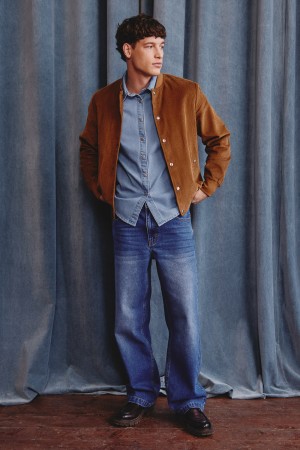 джинсы свободного кроя фотография