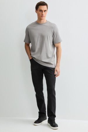 джинсы зауженные фотография