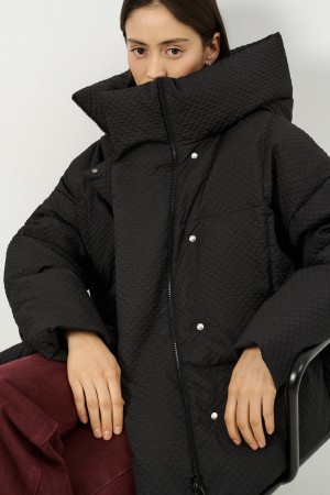 фактурный пуховик - верхняя одежда по распродаже