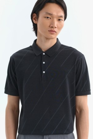 футболка-поло фотография