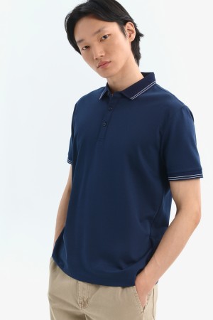 футболка-поло фотография