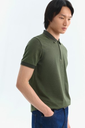 футболка-поло фотография