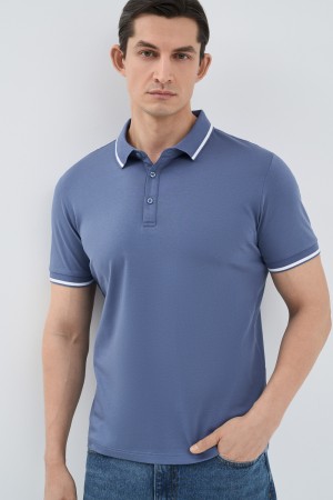 футболка-поло фотография