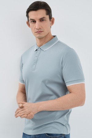 футболка-поло фотография